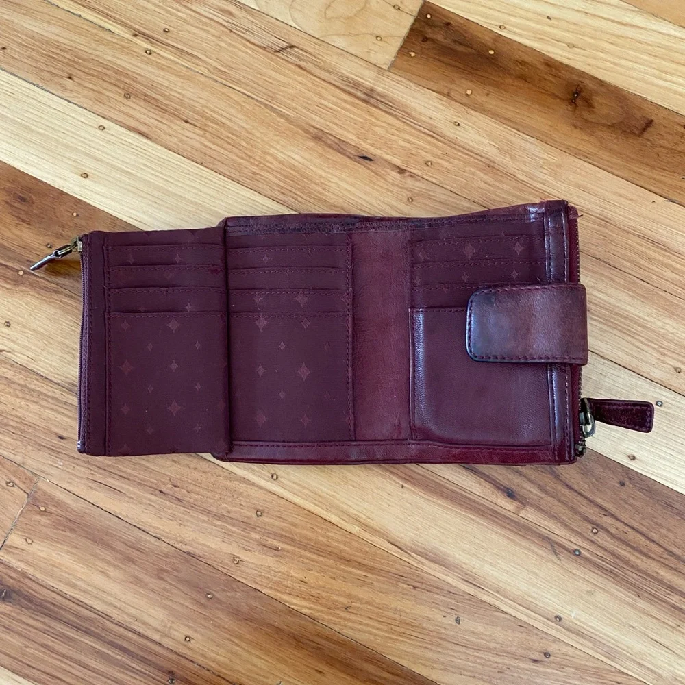 Fossil Deep Burgundy Leather Compact Wallet with Plaque